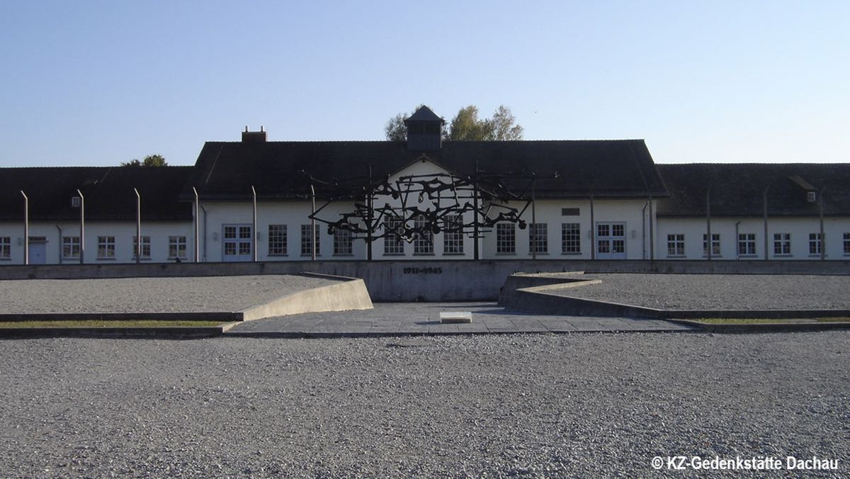 Bild: Appellplatz in der KZ-Gedenkstätte Dachau