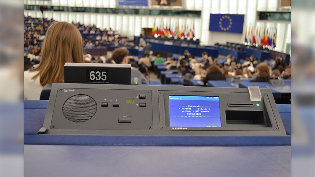 Man sieht den Plenarsaal des Europäischen Parlaments.