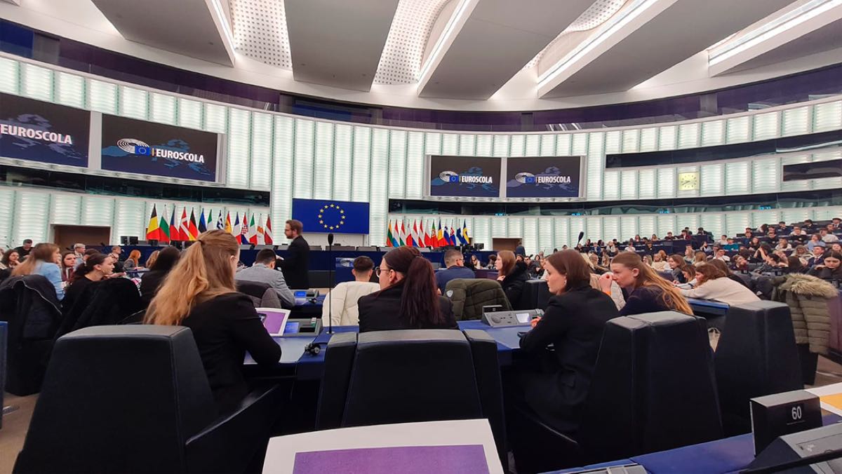 Bild: Man sieht den Plenarsaal der Europäischen Parlaments.